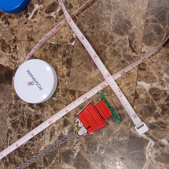 NWT Snoopy Doghouse pendant necklace. - Picture 3 of 3